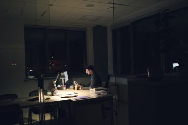 Hora Extra: Como Calcular, Percentuais CLT 2026 e Reflexos na Folha